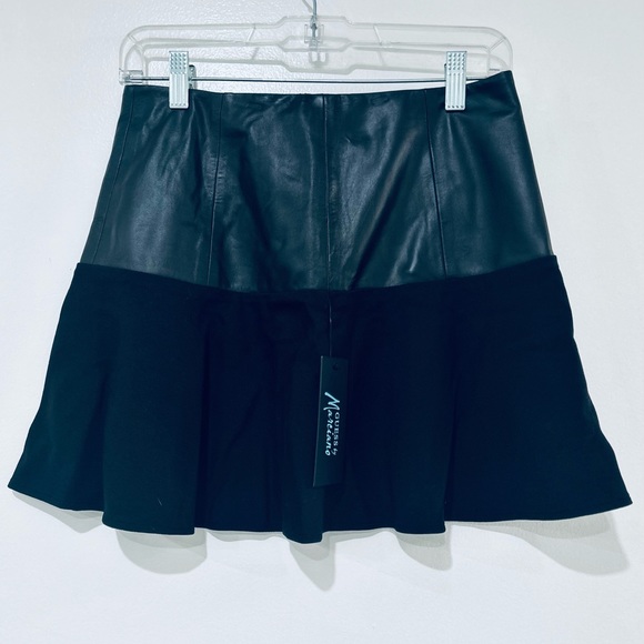 GUESS BY MARCIANO BLACL FIT AND FLARED MINI SKIRT.SIZE 2 - Picture 2 of 6